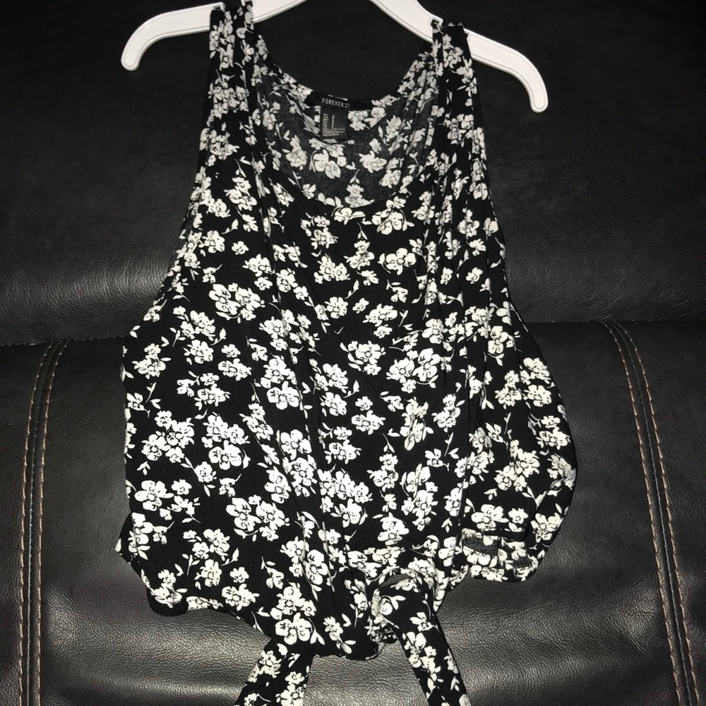 Black and White Flower, Crop Top-Forever 21